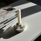 Minimalistisk kort lysestage – Hvid cremefarvet boligindretning | Hakyarts