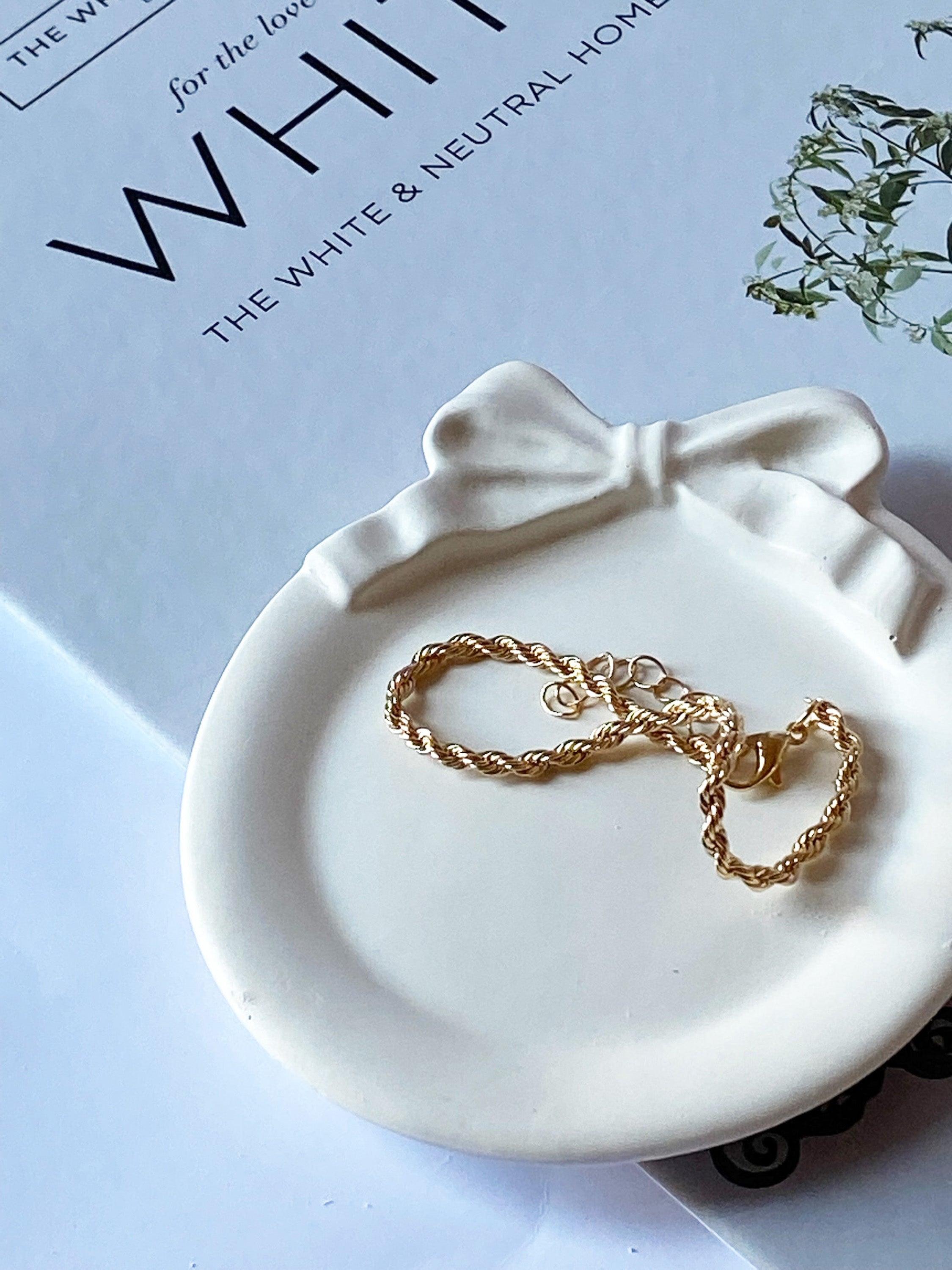 Minimalist Bow Shaped Storage Tray – White Cream  Home Decor